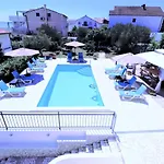 Mendula - Luxury By The - Heated Pool - Lush Garden Trogir
