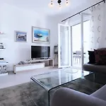 Mendula - Luxury By The - Heated Pool - Lush Garden *