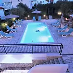 Willa Mendula - Luxury By The - Heated Pool - Lush Garden Trogir