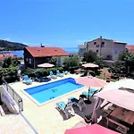 Mendula - Luxury By The - Heated Pool - Lush Garden Willa