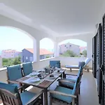 Mendula - Luxury By The - Heated Pool - Lush Garden *
