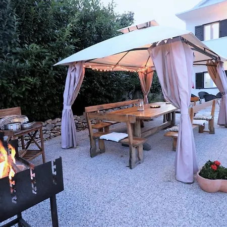 Villa Mendula Trogir - Luxury Villa By The Beach - Heated Pool - Organic Garden * Trogir