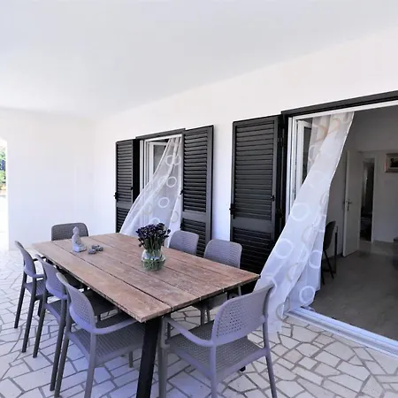 Villa Mendula Trogir - Luxury Villa By The Beach - Heated Pool - Organic Garden * Trogir