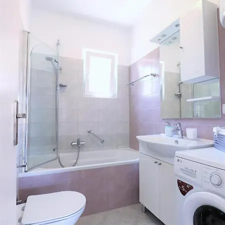 Villa Mendula - Luxury By The - Heated Pool - Lush Garden Trogir