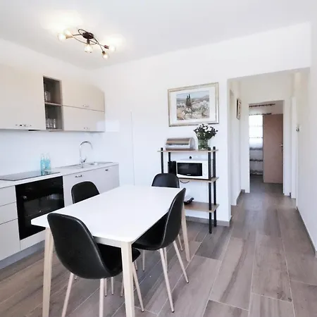 Villa Mendula Trogir - Luxury Villa By The Beach - Heated Pool - Organic Garden * Trogir