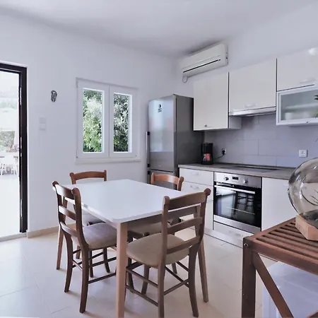 Villa Villa Mendula Trogir - Luxury Villa By The Beach - Heated Pool - Organic Garden