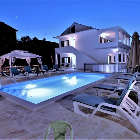 Villa Mendula Trogir - Luxury Villa By The Beach - Heated Pool - Organic Garden Villa *