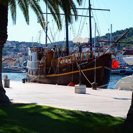 Willa Mendula - Luxury By The - Heated Pool - Lush Garden Trogir