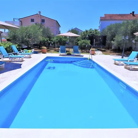 Вилла Mendula - Luxury By The - Heated Pool - Lush Garden